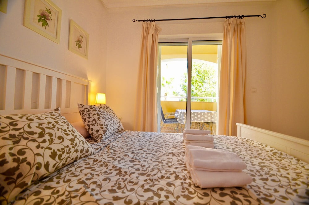 Apartamento, 2 habitaciones, fumadores, acceso a la piscina