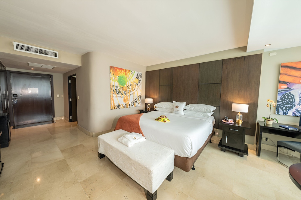 1 King Bed Premium Room, City View - Photo 1