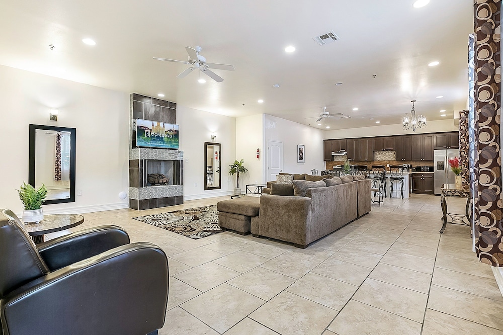 Elite Condo, 3 Bedrooms