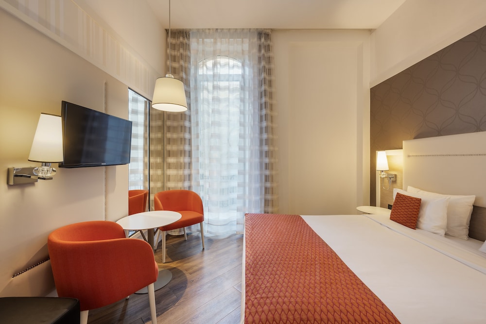 Deluxe Room thumbnail 5