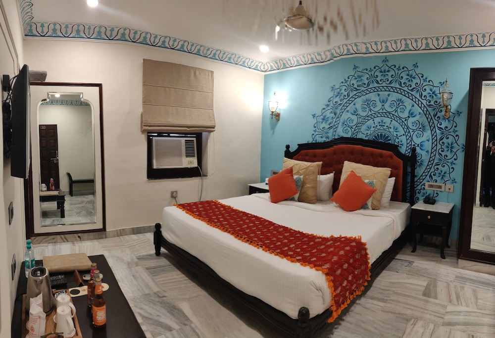 Deluxe Room - Photo 12