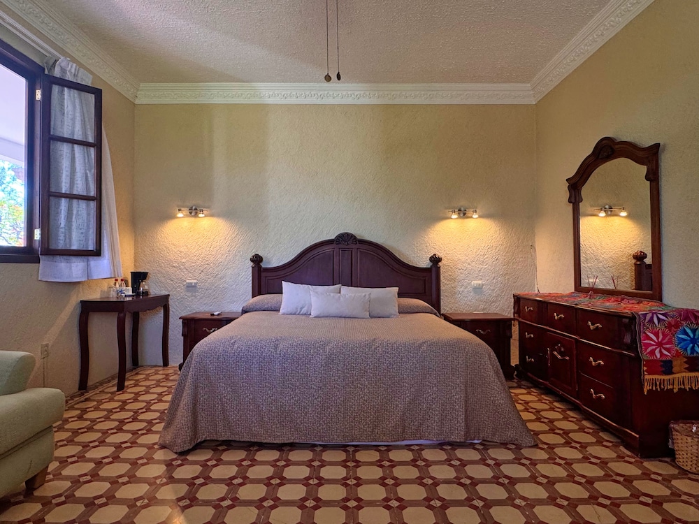 Deluxe Double Room, 1 Bedroom, Pool View, Tower photo 1