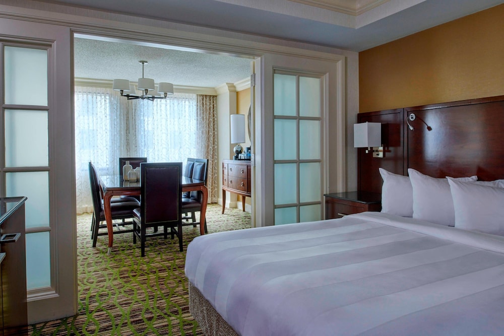 Suite, 1 Bedroom - Photo 2