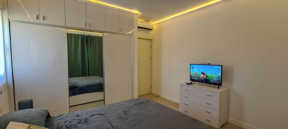 Business Condo, 1 King Bed, Pool View photo 2