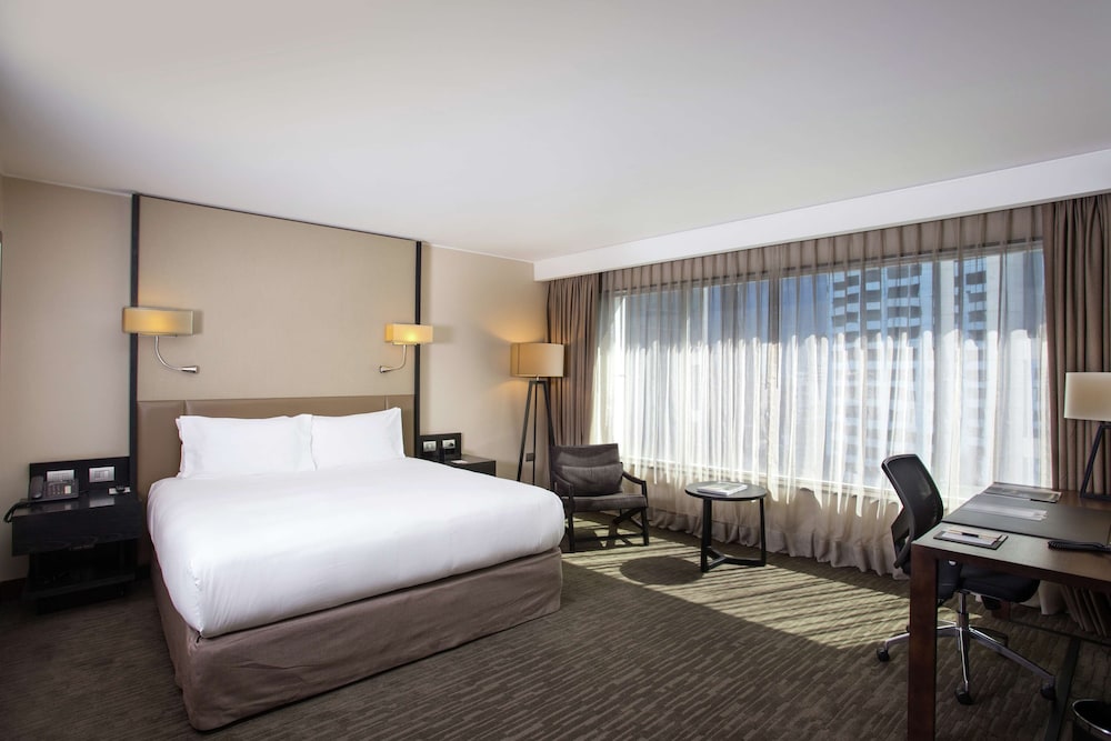 Deluxe Room, 1 King Bed photo 3
