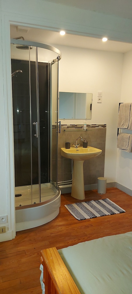 Comfort Triple Room, Multiple Beds, Non Smoking, Pool View photo 2