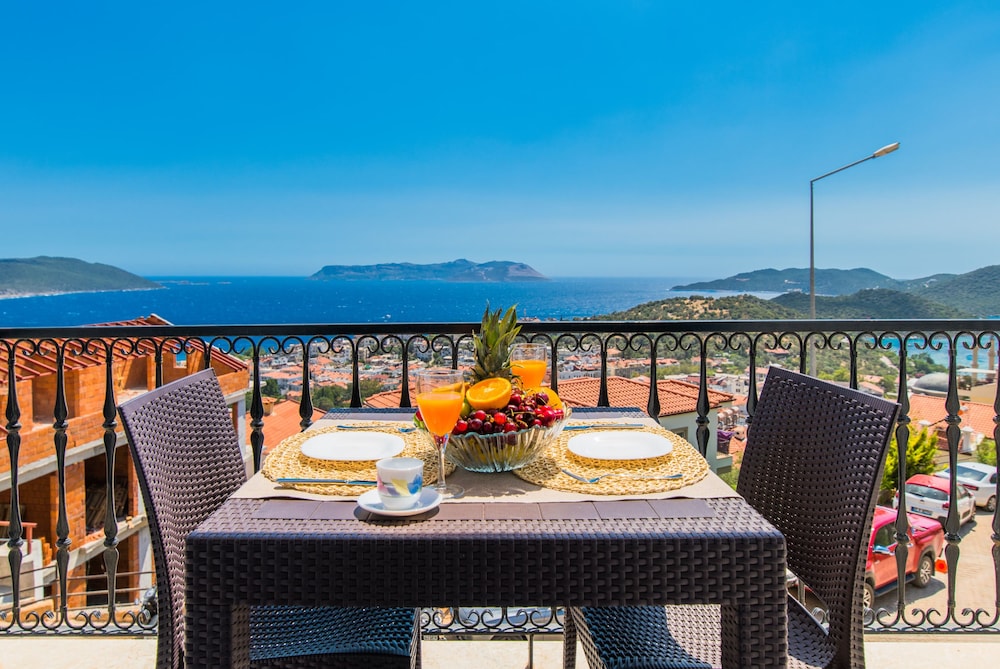 Standard Suite, 1 Double Bed with Sofa bed, Balcony, Sea View photo 1