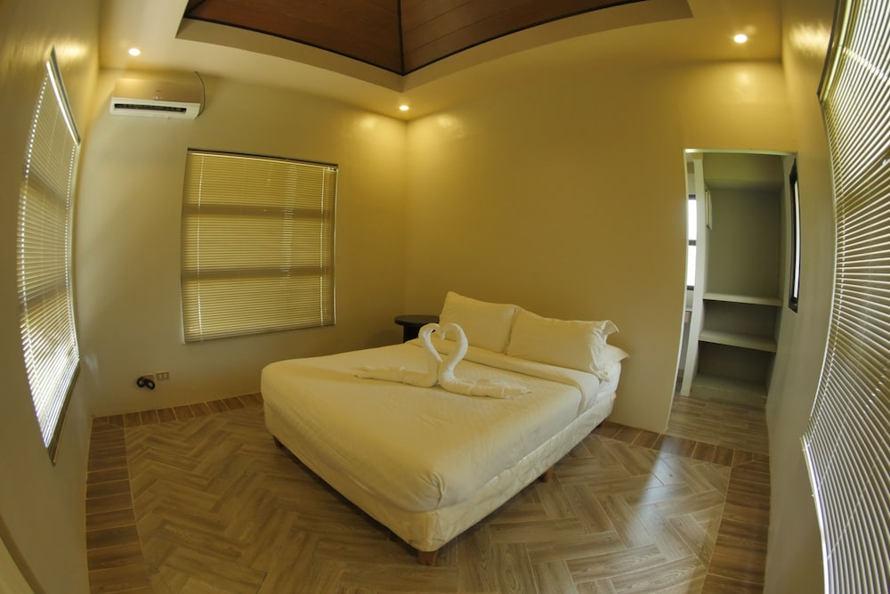 Queen Room photo 1