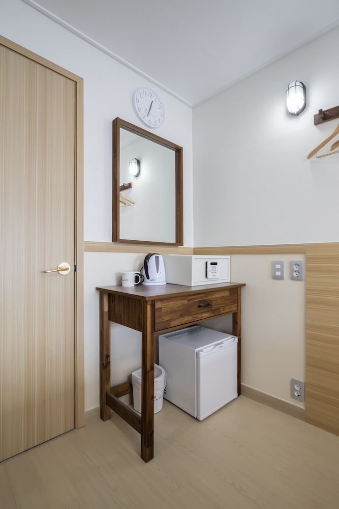 Family Twin Room - Photo 3