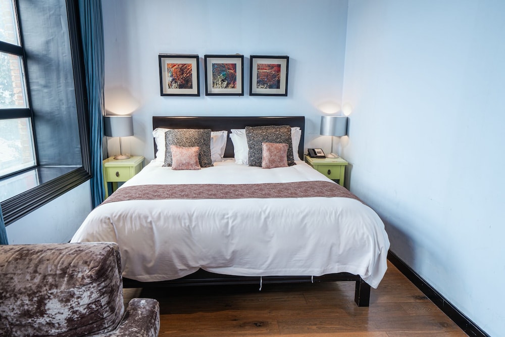 Deluxe King Room photo 1
