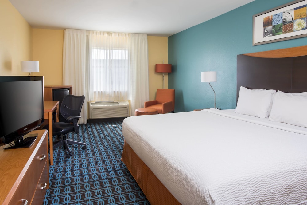 Room, 1 King Bed (Hearing Accessible) - Photo 1