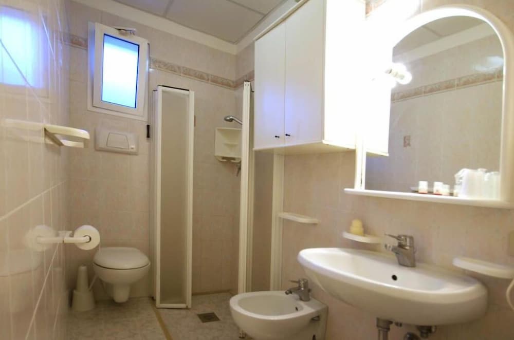 Double or Twin Room photo 2
