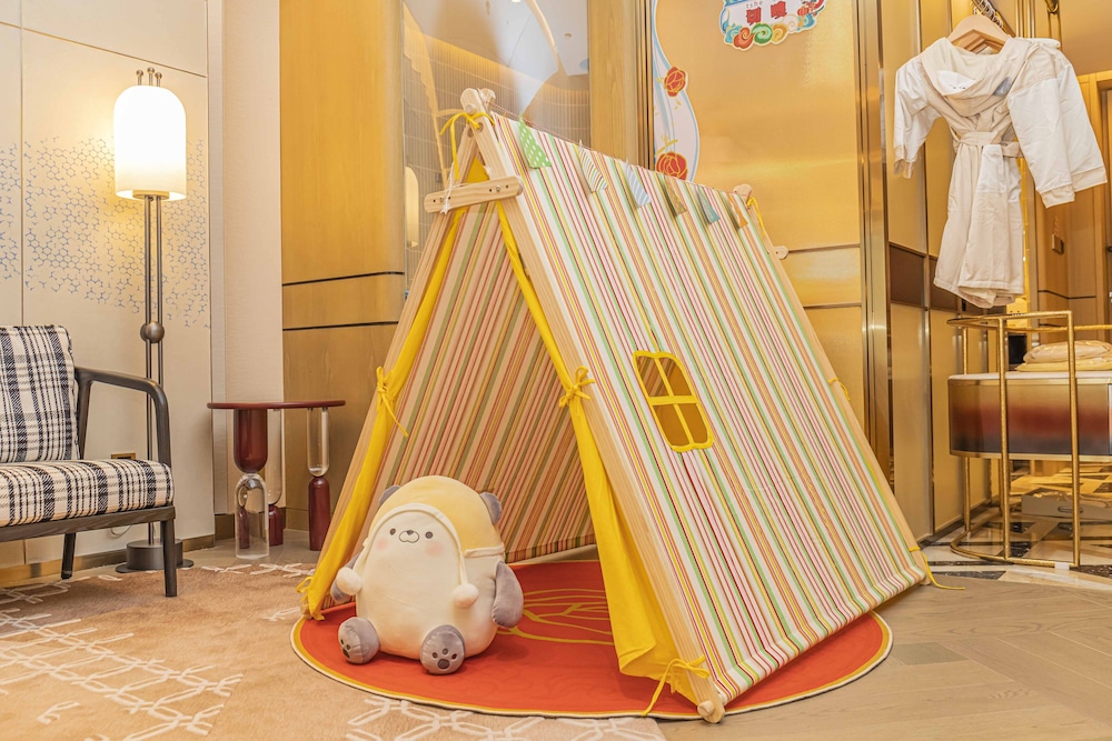 Premium Room, 1 King Bed (Kids Theme) - Photo 6