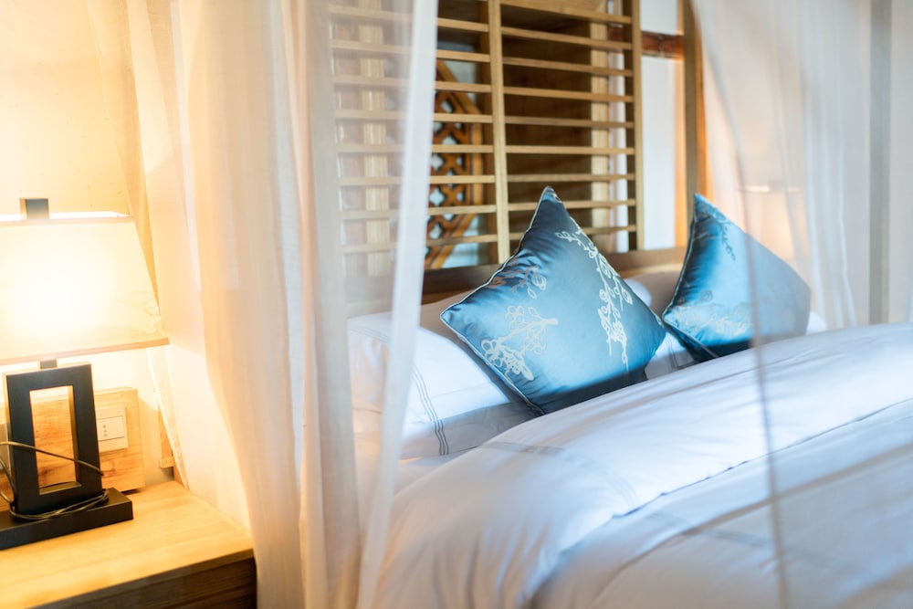 Luxury Suite, Bathtub, Courtyard View photo 2