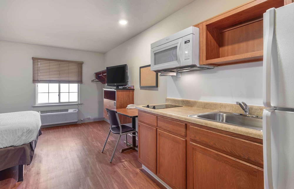 Standard Studio, Non Smoking, Refrigerator & Microwave photo 3