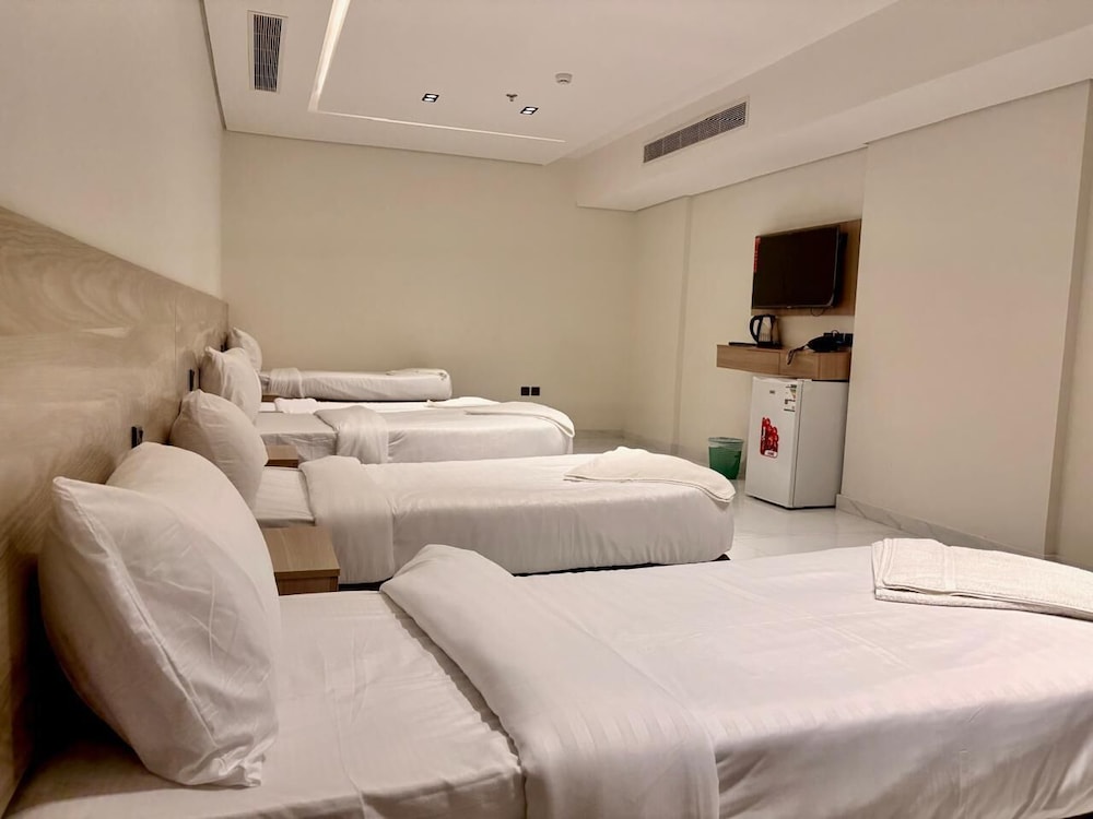 Basic Quadruple Room, City View photo 1