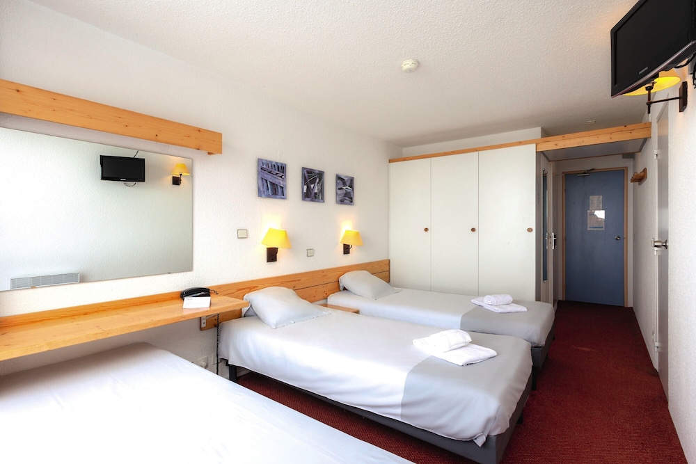 Standard Triple Room, Non Smoking, Mountain View photo 2