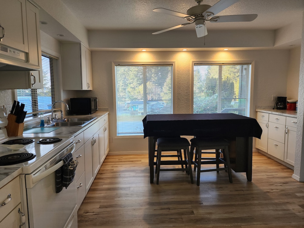 Duplex (Vacation Home Unit A) photo 3