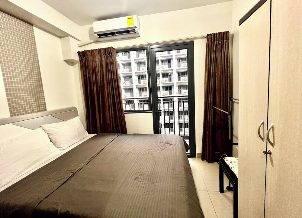 Room, City View