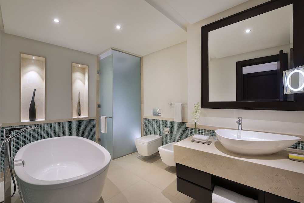 Suite, 3 Bedrooms, City View - Photo 6