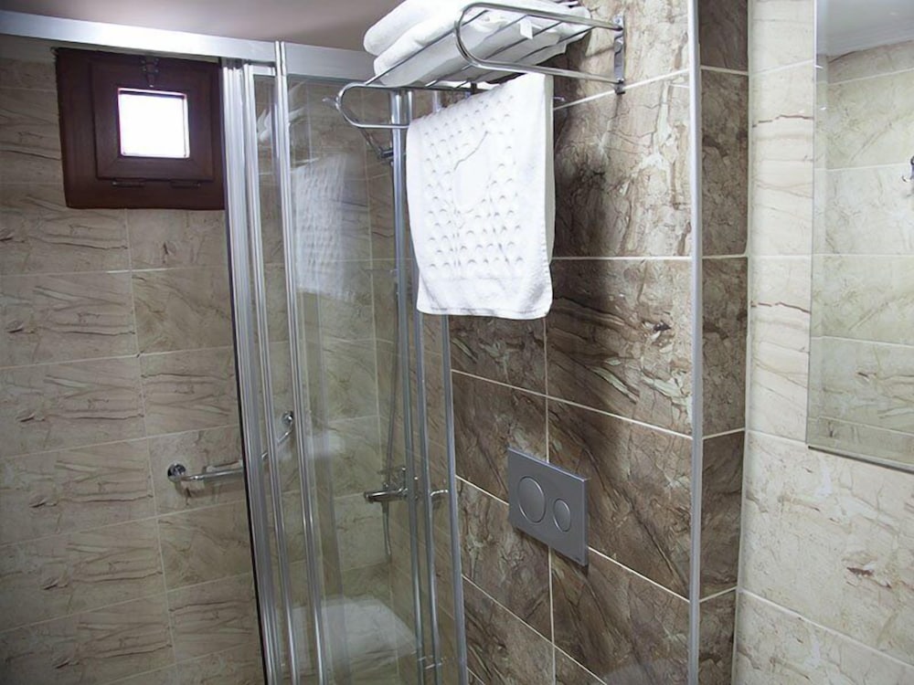 Standard Triple Room, 3 Twin Beds photo 2