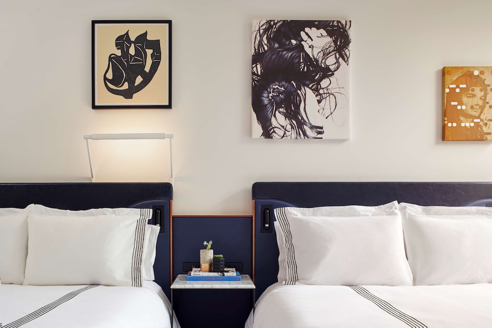 Room, 2 Queen Beds (Water View) photo 1