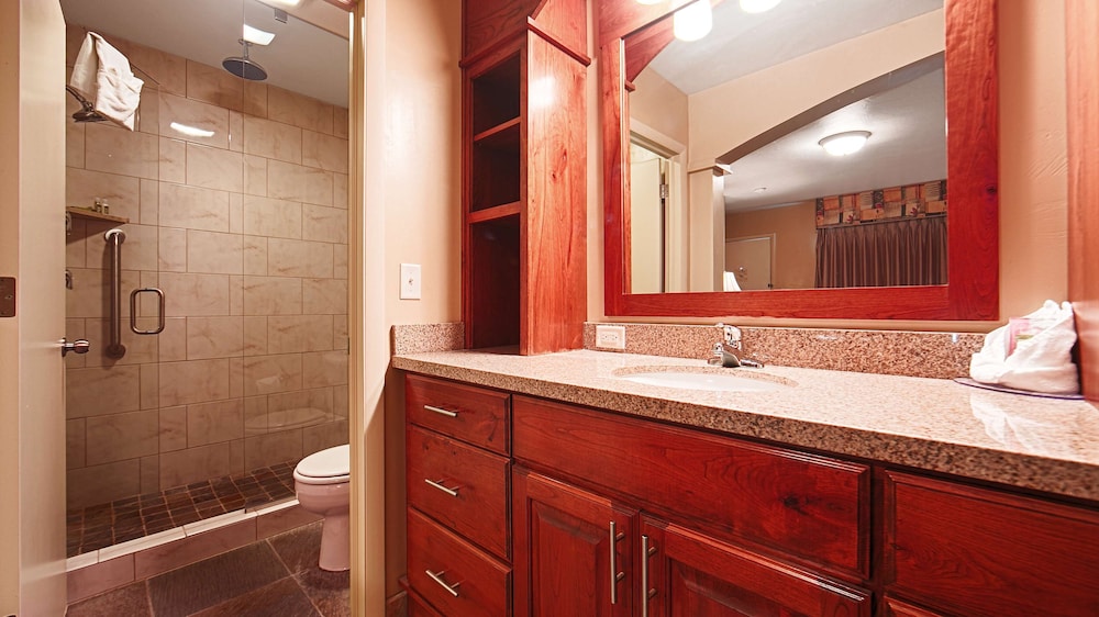Suite, 2 Queen Beds, Kitchen, River View