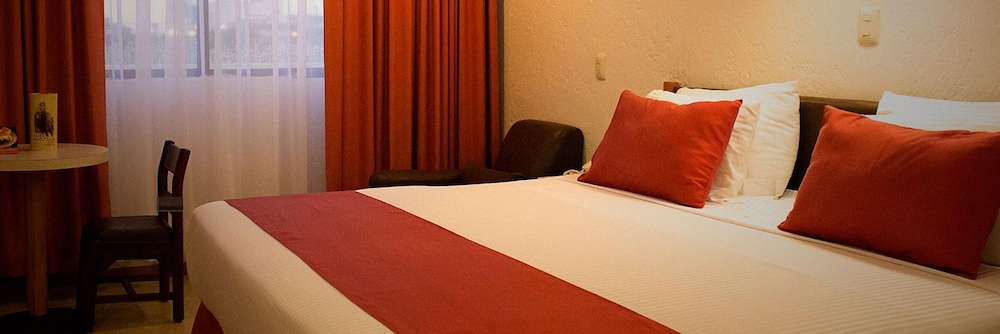 Standard Room, 1 King Bed photo 2