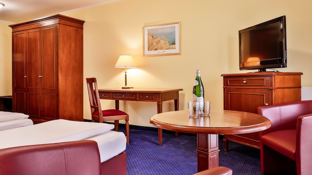 Comfort room with double bed or twin bed - Photo 5