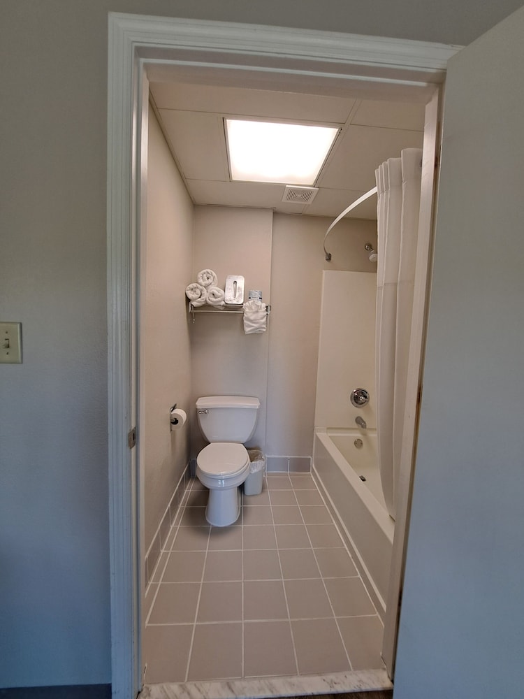 Room, 2 Double Beds, Non Smoking (Limited Views, 1st Floor) - Photo 4