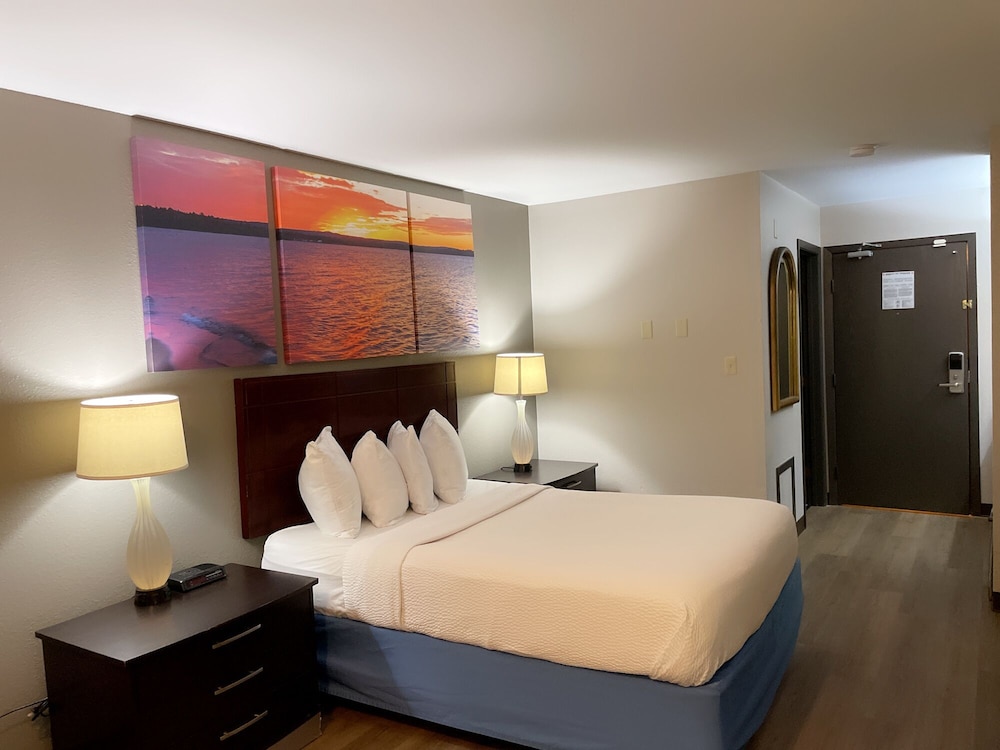 Standard Room, 1 Queen Bed - Photo 1