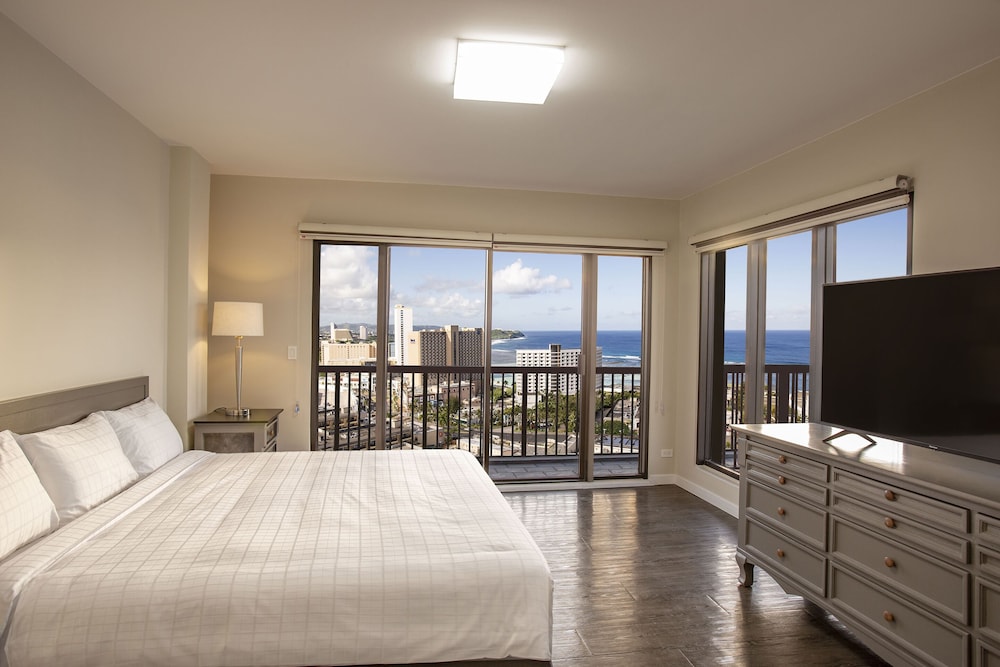 3 Bedrooms Suite 1 King, 1 Queen & 2 Singles, Apartment photo 2