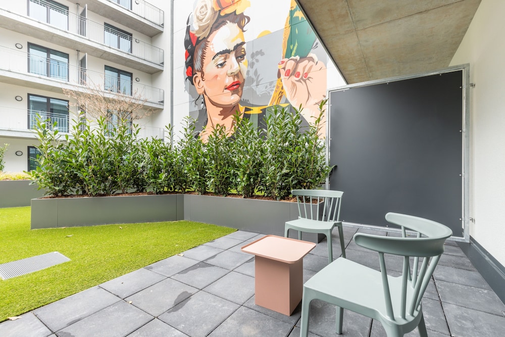 Suite M with Terrace - Photo 16