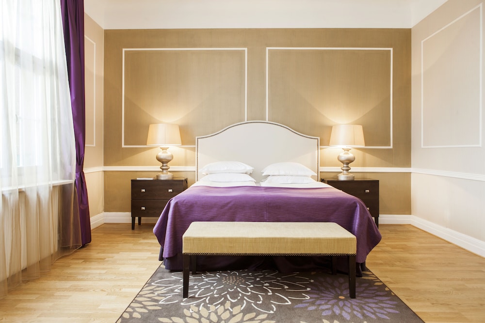 Traditional Suite