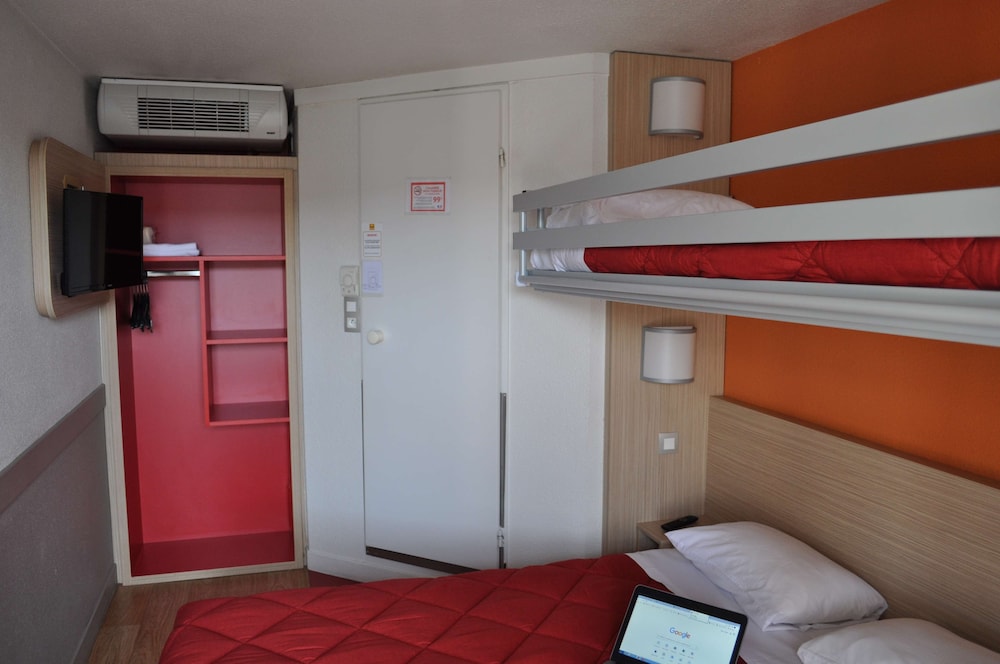 Standard Room, 3 Twin Beds - Photo 1