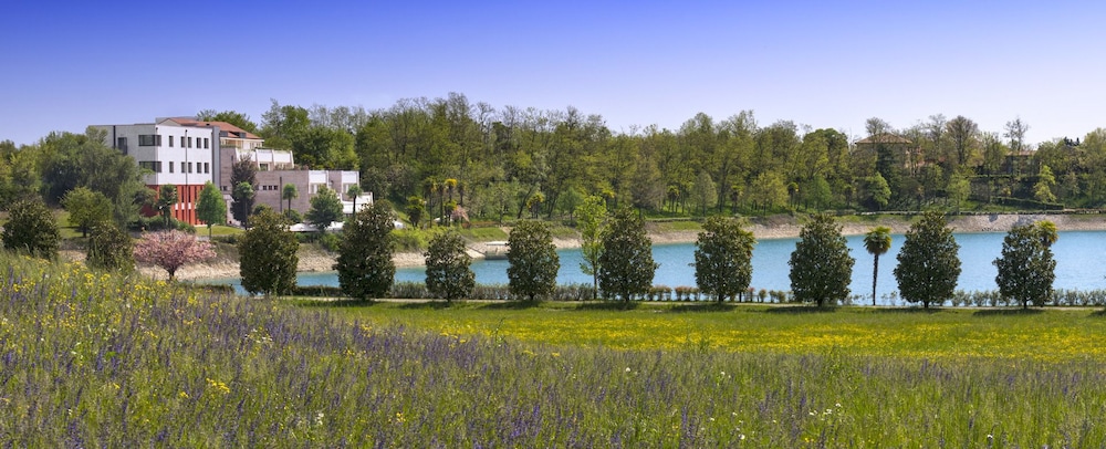 Double or Twin Room, Lake View photo 2