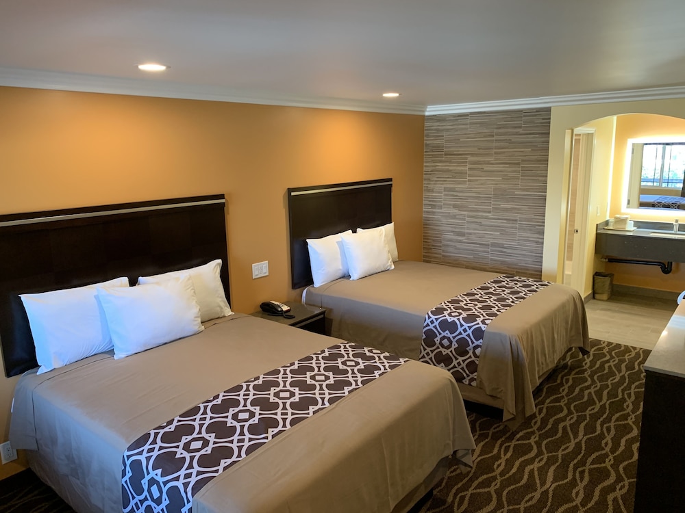 Deluxe Double 2 Queen Beds Non Smoking