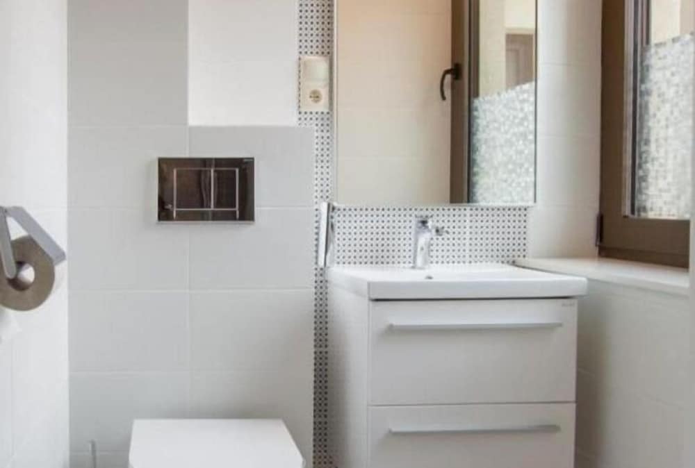 Comfort Apartment, 1 King Bed with Sofa bed, Air conditioning, City View photo 2