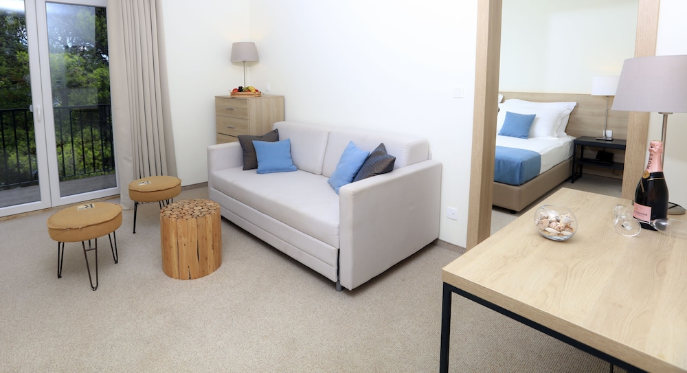 Deluxe Suite with Sea View Balcony