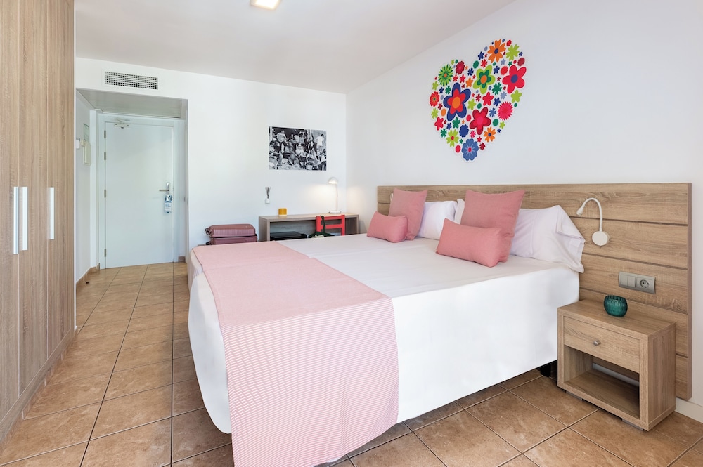 Twin Room - Photo 5