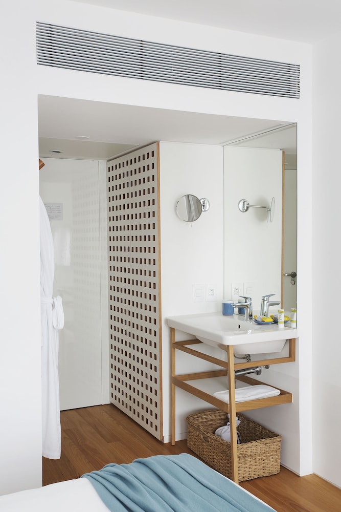 Double or Twin Room, City View - Photo 4