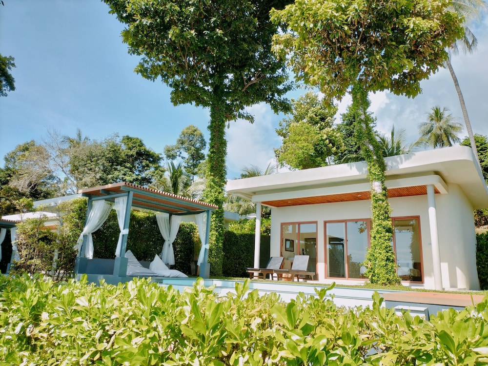 Seaside Pool Villa photo 3