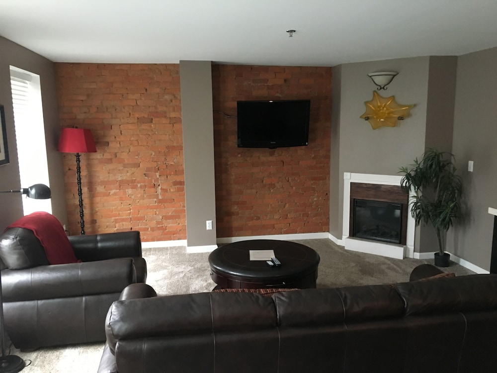 Luxury Suite, 1 King Bed with Sofa bed, Non Smoking, City View photo 2