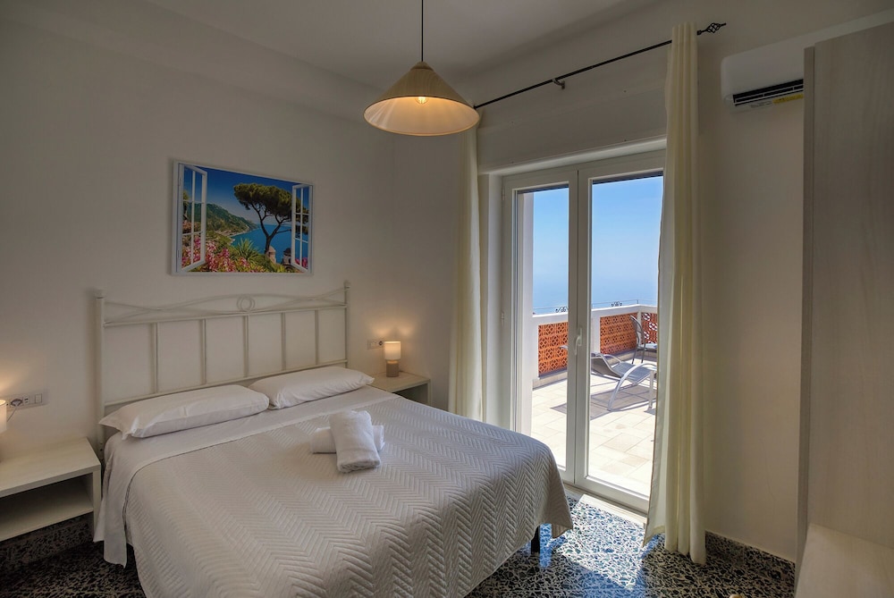 Comfort Room, Sea View photo 3