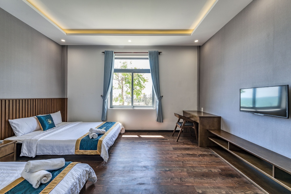 Deluxe Quadruple Room, Garden View