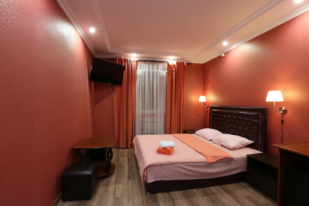 Honeymoon Suite