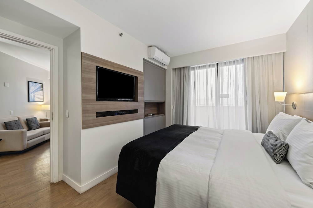 Suite, 2 Bedrooms, Kitchen (High Floor) - Photo 9