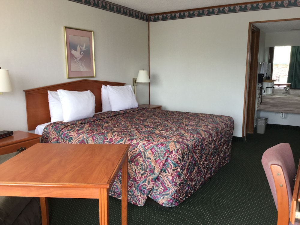 1 King Bed Non-Smoking photo 3