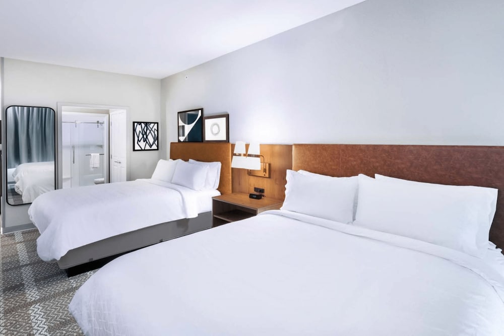 Suite, 2 Queen Beds, Roll-in Shower (Roll-In Shower) - Photo 3