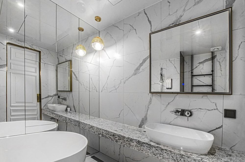 Signature Suite (No Parking) - Photo 4